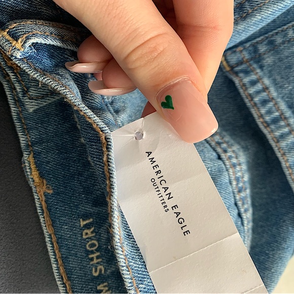 AMERICAN EAGLE | "Mom short" high waisted jean shorts - Picture 6 of 9